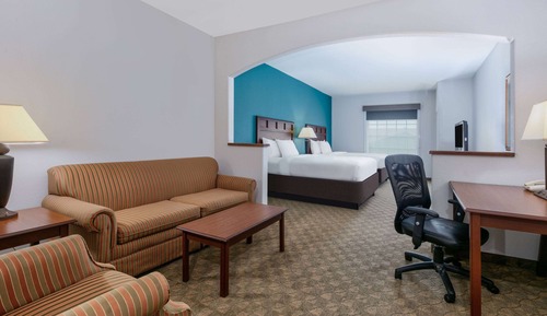 Suite, 2 Queen Beds, Non Smoking