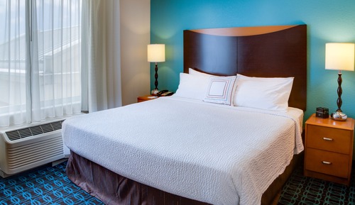 Room, 1 King Bed (Mobility/Hearing Access, Roll-In Shwr)