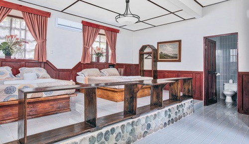 Superior Family Room Quadruple