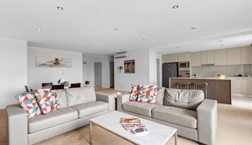 Family Apartment, 4 Bedrooms, Lake View
