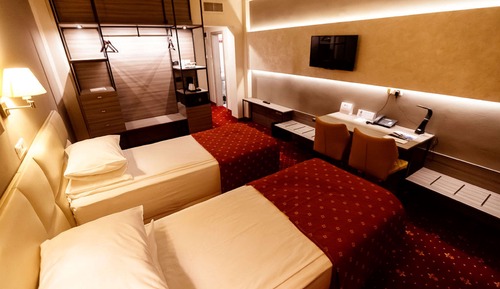 Standard Room, 2 Twin Beds, Non Smoking (Shower Only)