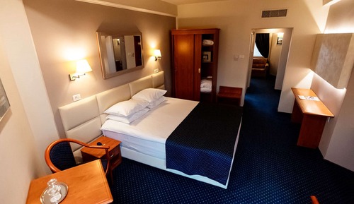 Suite, 1 King Bed, Non Smoking, Bathtub (Living Room;with Sofabed)