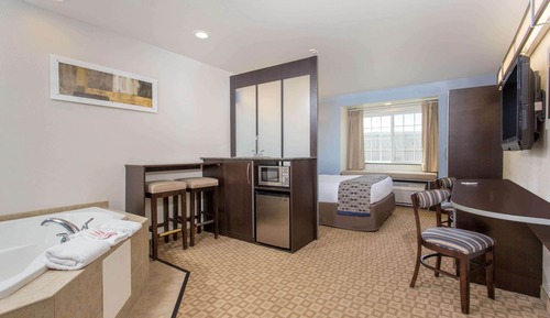 Suite, 1 Queen Bed, Accessible, Non Smoking