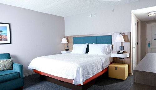 Suite, 1 King Bed, Accessible, Non Smoking