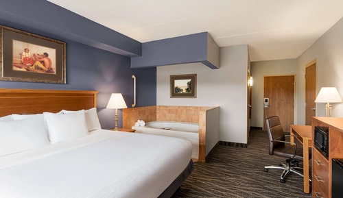 Deluxe Room, 1 King Bed, Accessible, Non Smoking