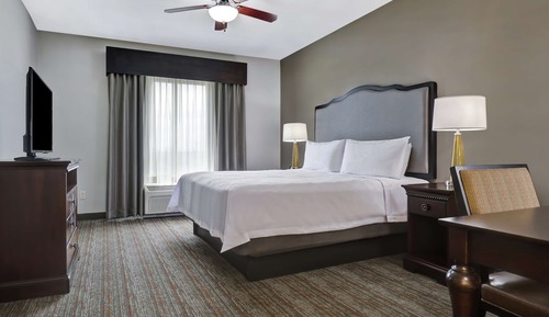 Suite, Accessible, Bathtub (Mobility & Hearing)