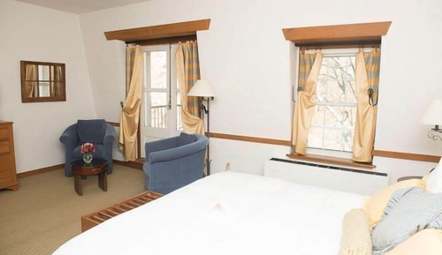 Standard Room, 1 King Bed, Kitchenette (Select)