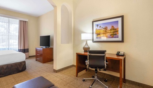 Suite, 1 King Bed with Sofa bed, Non Smoking