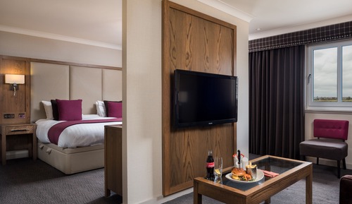 Deluxe Family Room
