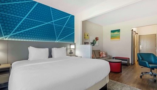 Suite, 1 King Bed with Sofa bed, Non Smoking