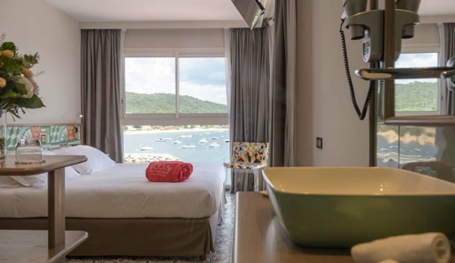Suite, Sea View