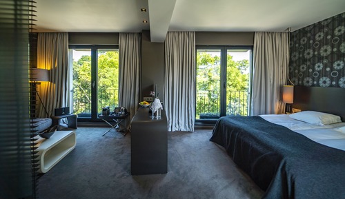Medium Suite (Free Safe, Free Fitness & Sauna)