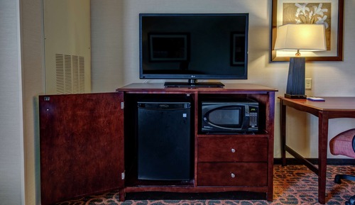 2 Queens Hearing Accessible Room