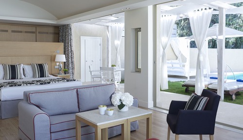 2 Bedroom Spa Suite Sea View with Private Heated pool and 2 Beach Cabanas