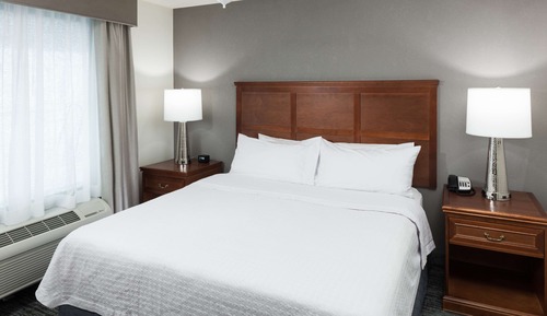Suite, 1 King Bed, Accessible (Hearing)