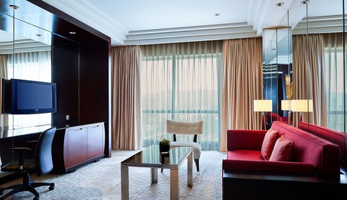 Suite, 1 King Bed, City View