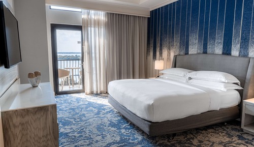 Suite, 1 King Bed, Balcony (High Floor)