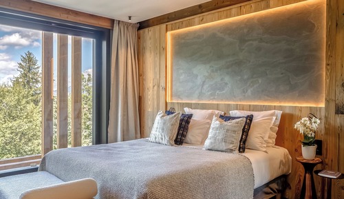 Room (The Alpine Estate)
