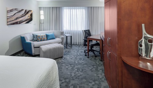Room, 1 King Bed with Sofa bed (Mobility/Hearing Accessible, Tub)