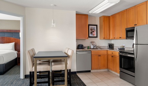 Suite, 1 Bedroom (Mobility/Hearing Access, Transf Shwr)