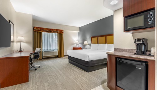 Standard Room, 1 King Bed, Accessible, Refrigerator & Microwave