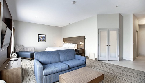 Suite, 1 King Bed, Jetted Tub