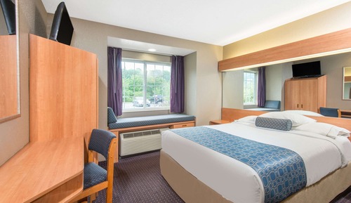 Standard Room, 1 Queen Bed