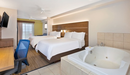 Suite, 2 Double Beds, Jetted Tub (Additional Living Area, Valley View)