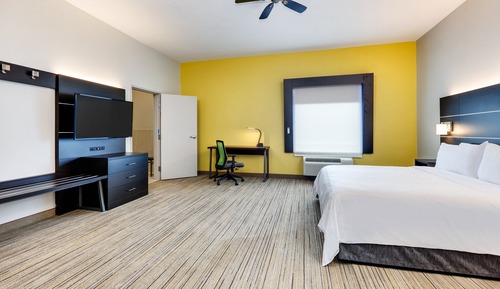 Suite, 1 King Bed, Roll-in Shower (Communications, Roll-In Shower)
