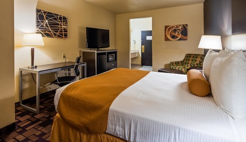 Standard Room, 1 King Bed, Accessible, Bathtub