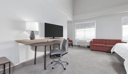 Suite, 1 King Bed, Accessible (Communication, Accessible Tub)