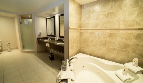Suite, 1 King Bed, Accessible Bathtub (Mobility)