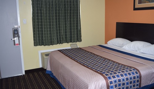 Standard Room, 1 Queen Bed