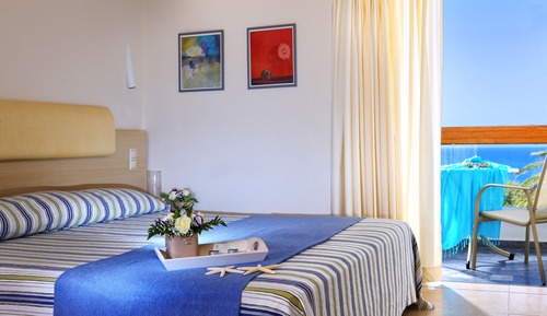 Double or Twin Room with Sea View