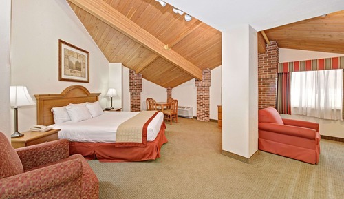 Superior Suite, 1 King Bed, Non Smoking, Jetted Tub