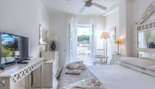 Classic Room, 1 Queen Bed, Balcony
