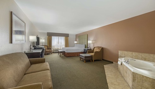 Standard Room, 1 King Bed, Accessible, Jetted Tub