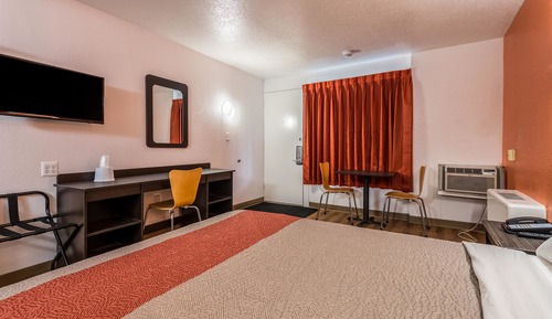 Deluxe Room, 1 King Bed, Smoking, Refrigerator & Microwave