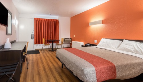 Deluxe Room, 1 King Bed, Accessible, Non Smoking