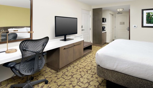 Room, 1 King Bed (Drinks & Snacks)