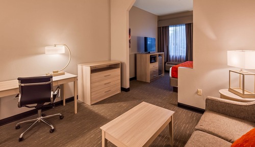 Suite, 1 King Bed, Non Smoking, Refrigerator