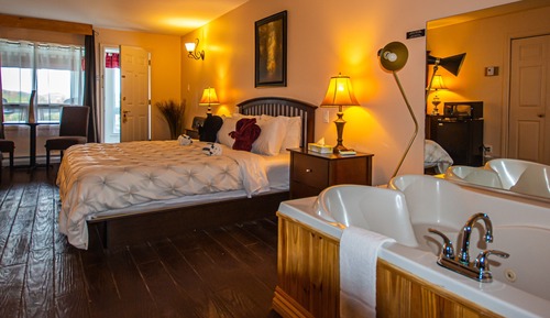 Suite, 1 King Bed, Jetted Tub (Fireplace)