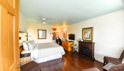 Classic Room, 1 Queen Bed, Fireplace