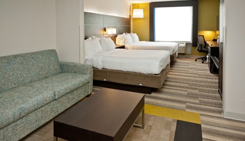 Suite, 2 Queen Beds (Living Area)