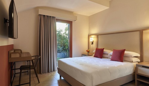 Classic Double Room, Garden View