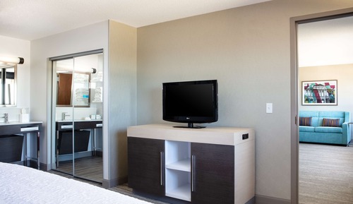 Suite, 1 King Bed, Accessible, Non Smoking