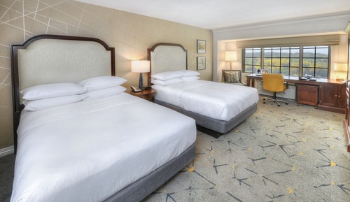 Club Room, 2 Queen Beds, Garden View