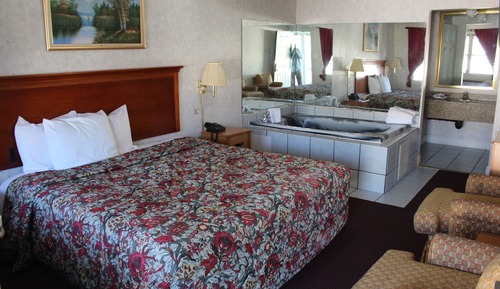 Deluxe Room, 1 King Bed, Non Smoking, Jetted Tub