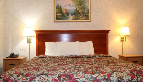 Deluxe Room, 1 King Bed, Smoking, Refrigerator & Microwave