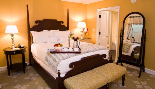 Deluxe Room, 1 Queen Bed, Accessible, Resort View (with Porch)